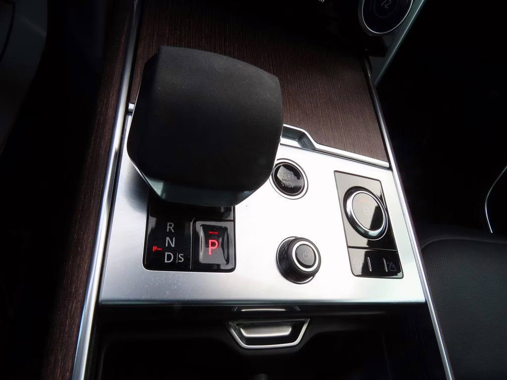 2023 Batumi Gold Premium Metallic Land Rover Range Rover SE AWD SUV