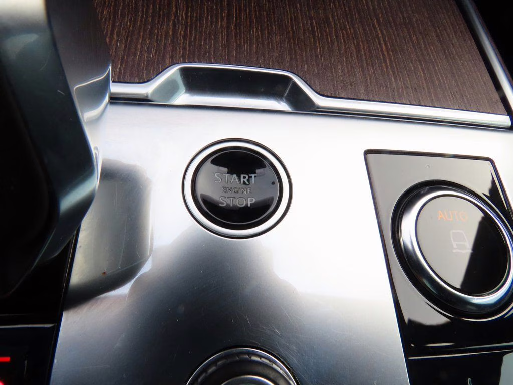 2023 Batumi Gold Premium Metallic Land Rover Range Rover SE AWD SUV