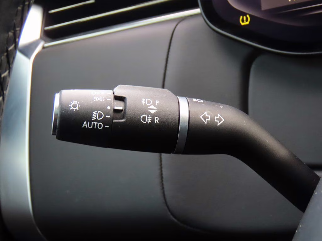 2023 Batumi Gold Premium Metallic Land Rover Range Rover SE AWD SUV