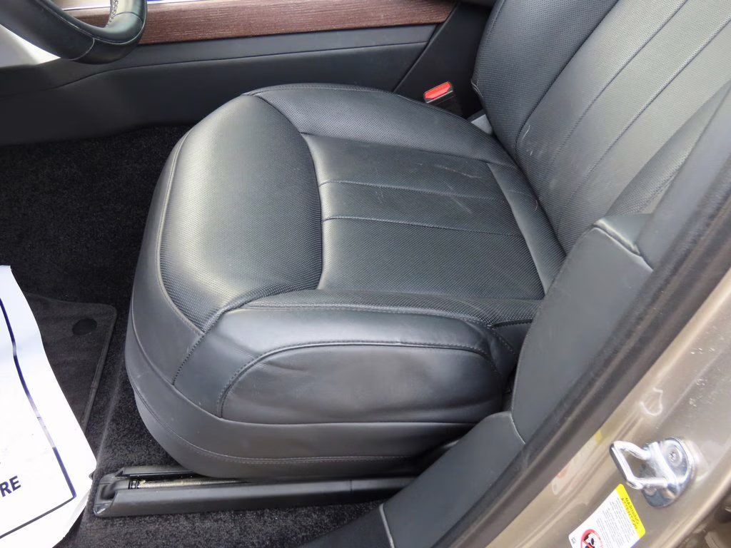 2023 Batumi Gold Premium Metallic Land Rover Range Rover SE AWD SUV