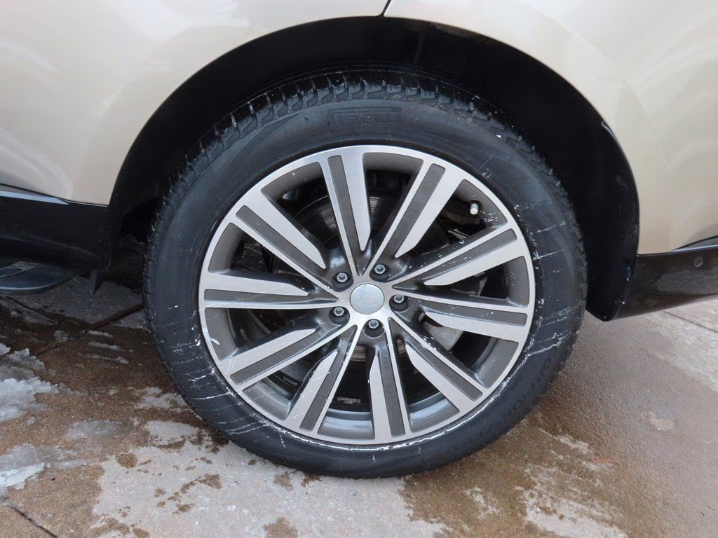 2023 Batumi Gold Premium Metallic Land Rover Range Rover SE AWD SUV