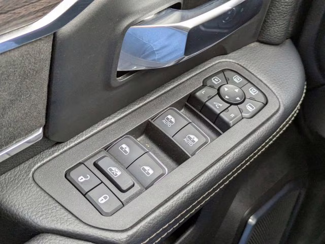 2026 Diamond Black Crystal Pearlcoat Ram 2500 Laramie 4X4 Truck