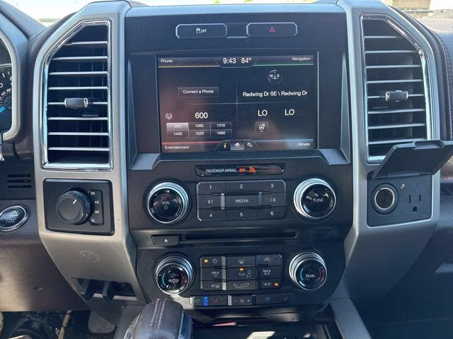 2015 White Ford F-150 King Ranch 4X4 Truck