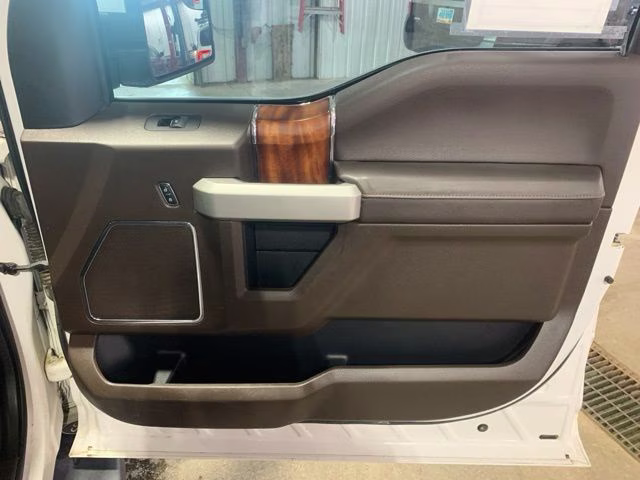 2015 White Platinum Metallic Tri-Coat Ford F-150 King Ranch 4X4 Truck