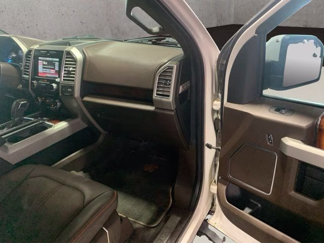 2015 White Platinum Metallic Tri-Coat Ford F-150 King Ranch 4X4 Truck