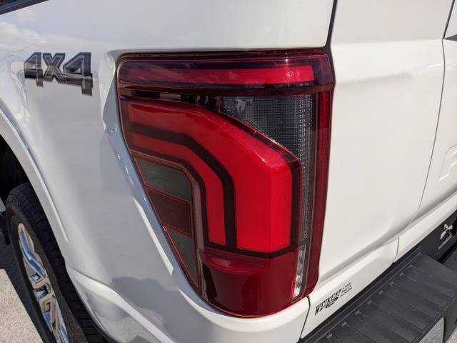 2025 Star White Metallic Tri-Coat Ford F-150 Lariat 4X4 Truck