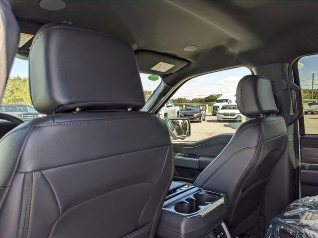 2025 Star White Metallic Tri-Coat Ford F-150 Lariat 4X4 Truck