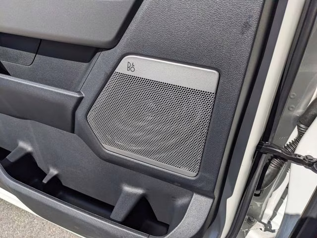 2025 Star White Metallic Tri-Coat Ford F-150 Lariat 4X4 Truck