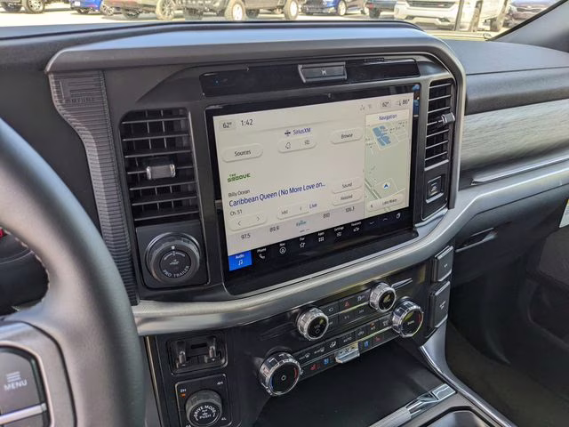 2025 Star White Metallic Tri-Coat Ford F-150 Lariat 4X4 Truck