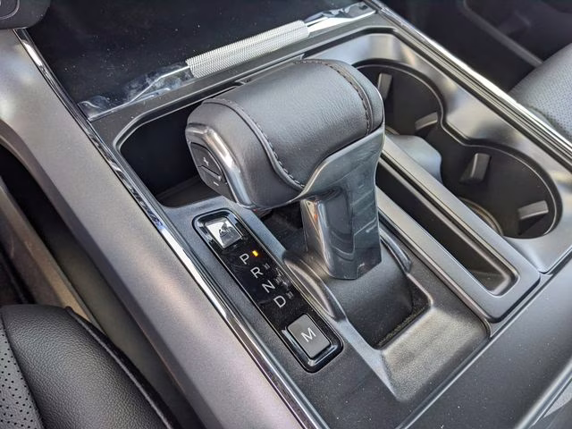 2025 Star White Metallic Tri-Coat Ford F-150 Lariat 4X4 Truck