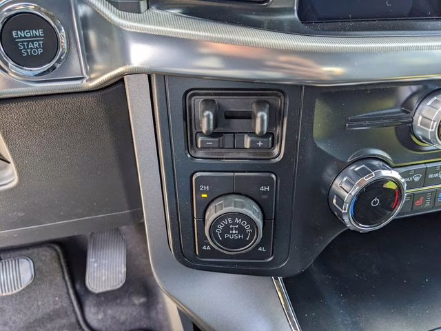 2025 Star White Metallic Tri-Coat Ford F-150 Lariat 4X4 Truck