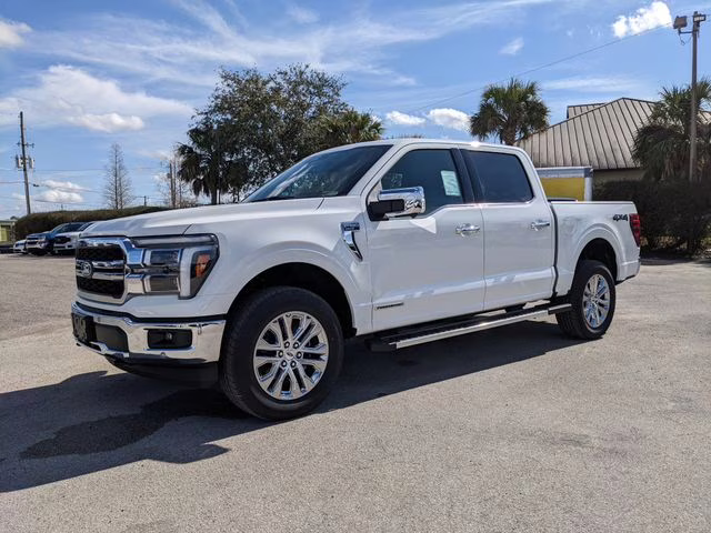 2025 Star White Metallic Tri-Coat Ford F-150 Lariat 4X4 Truck