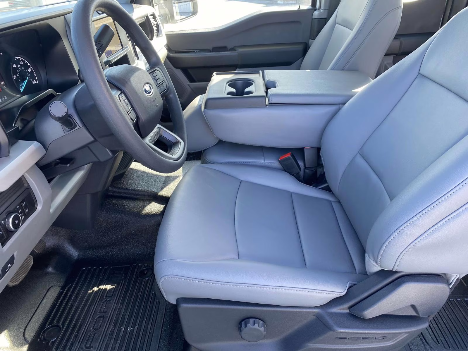 2026 Oxford White Ford Super Duty F-250 SRW XL 4X4 Truck