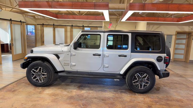 2024 Silver Jeep Wrangler 4 Door Sahara Sport Utility 4D 4X4