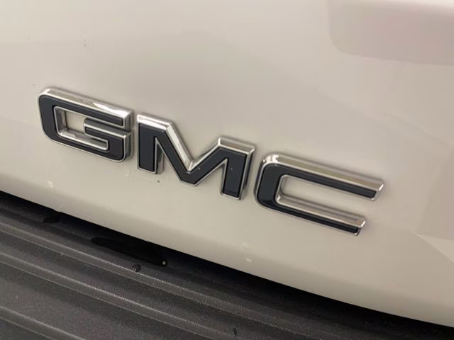 2025 White Frost Tricoat GMC Yukon Denali Ultimate 4X4 SUV