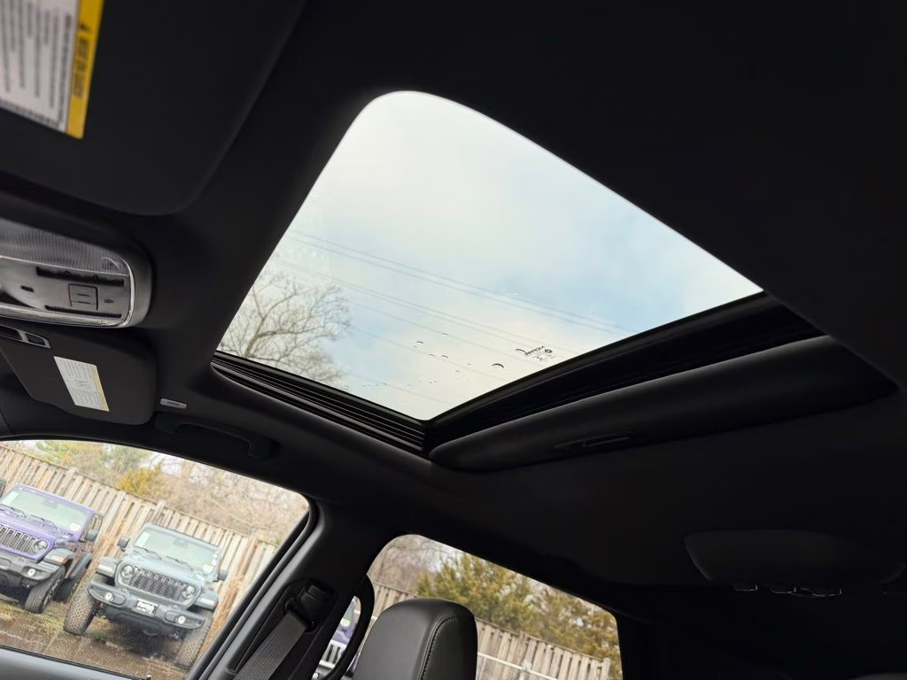 2026 DB Black Crystal Clearcoat Dodge Durango GT Plus HEMI V8 AWD SUV