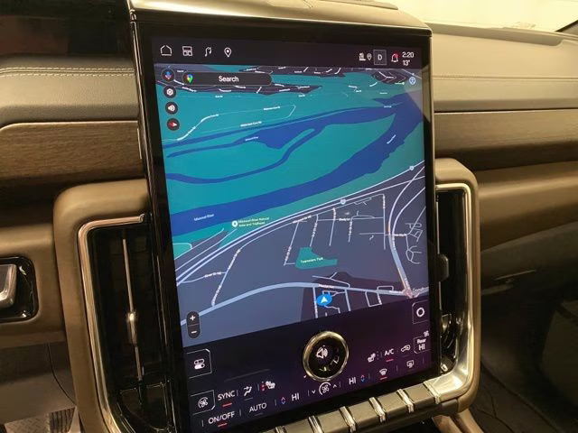 2025 White Frost Tricoat GMC Yukon Denali Ultimate 4X4 SUV