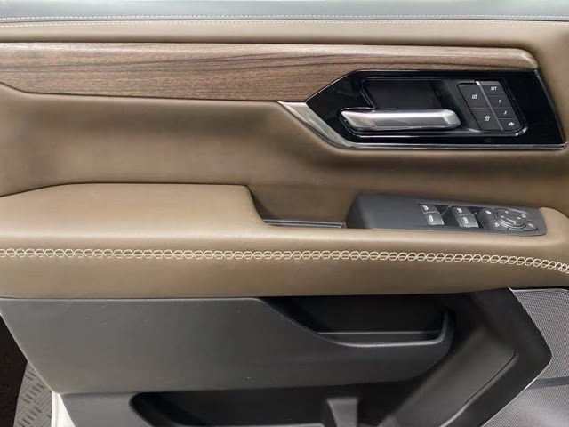 2025 White Frost Tricoat GMC Yukon Denali Ultimate 4X4 SUV