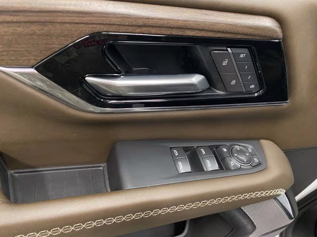 2025 White Frost Tricoat GMC Yukon Denali Ultimate 4X4 SUV