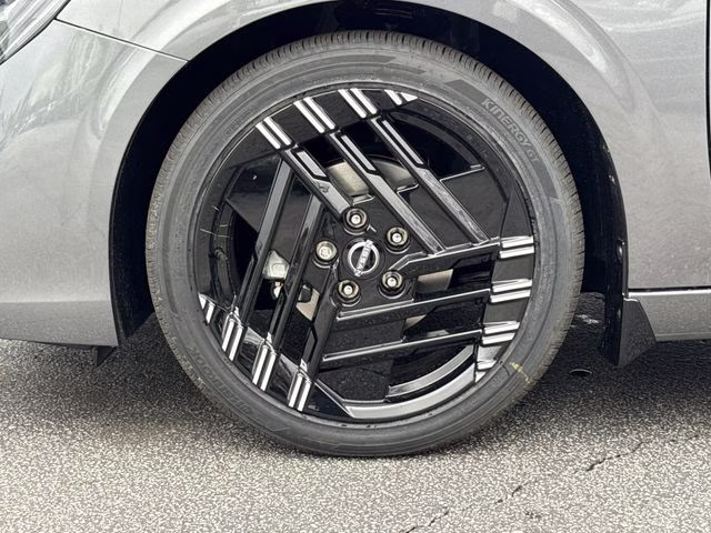 2026 Gun Metallic Nissan Sentra SR FWD Sedan