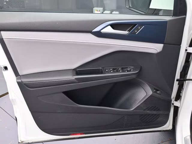 2024 White Volkswagen Taos 1.5T SE FWD SUV