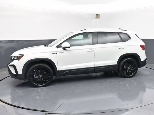 2024 White Volkswagen Taos 1.5T SE FWD SUV