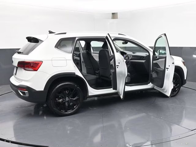2024 White Volkswagen Taos 1.5T SE FWD SUV