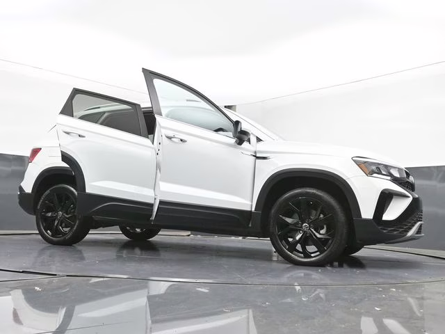 2024 White Volkswagen Taos 1.5T SE FWD SUV