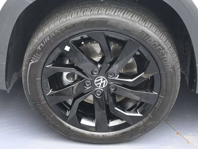 2024 White Volkswagen Taos 1.5T SE FWD SUV