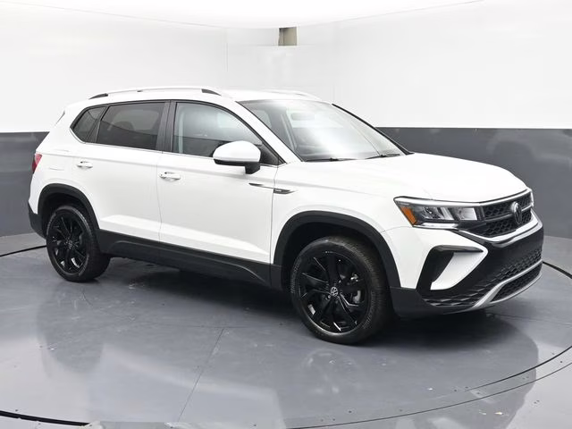2024 White Volkswagen Taos 1.5T SE FWD SUV