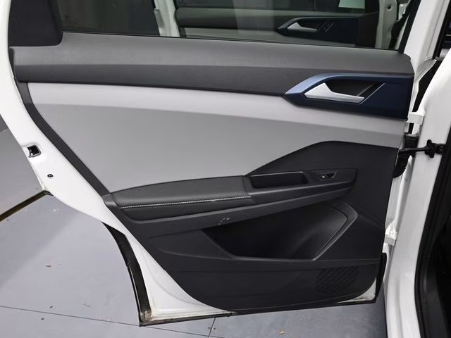 2024 White Volkswagen Taos 1.5T SE FWD SUV