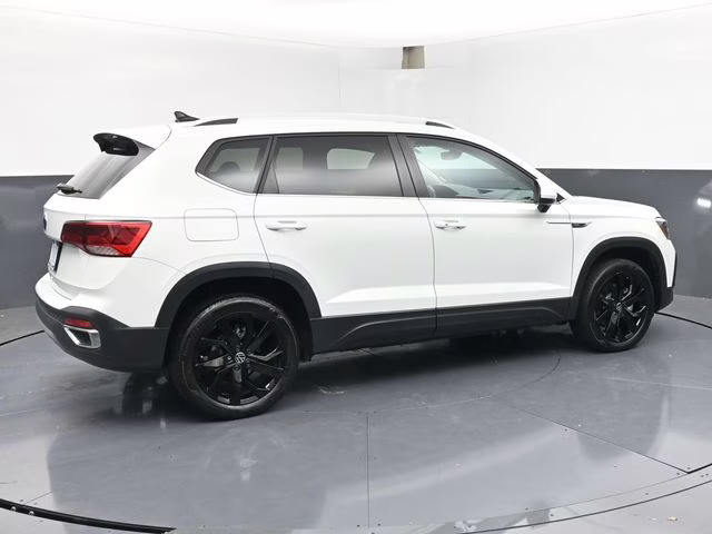 2024 White Volkswagen Taos 1.5T SE FWD SUV