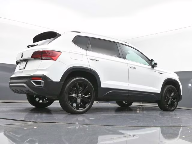 2024 White Volkswagen Taos 1.5T SE FWD SUV