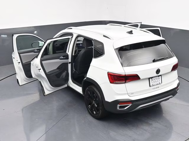 2024 White Volkswagen Taos 1.5T SE FWD SUV