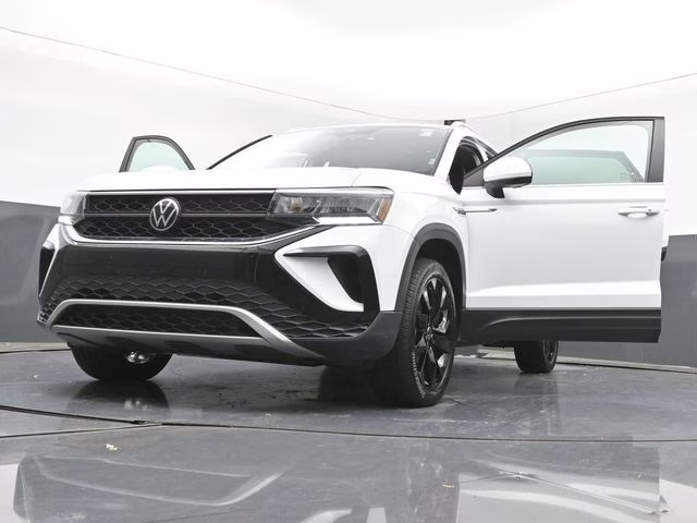 2024 White Volkswagen Taos 1.5T SE FWD SUV