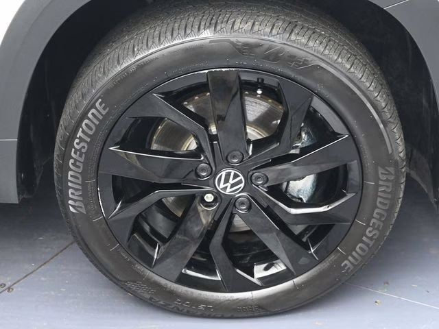 2024 White Volkswagen Taos 1.5T SE FWD SUV