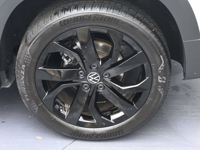 2024 White Volkswagen Taos 1.5T SE FWD SUV