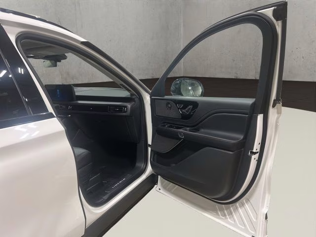 2026 Pristine White Metallic Tri-Coat Lincoln Aviator Reserve AWD SUV