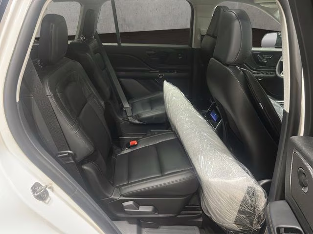 2026 Pristine White Metallic Tri-Coat Lincoln Aviator Reserve AWD SUV