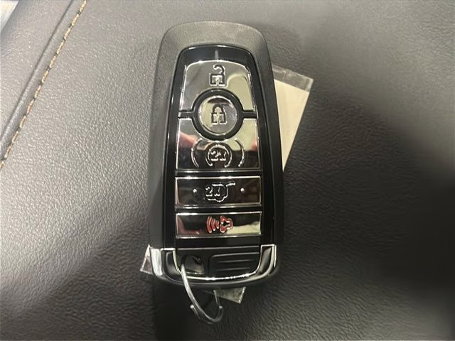 2026 Pristine White Metallic Tri-Coat Lincoln Aviator Reserve AWD SUV