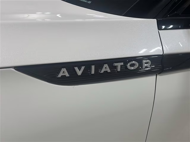 2026 Pristine White Metallic Tri-Coat Lincoln Aviator Reserve AWD SUV