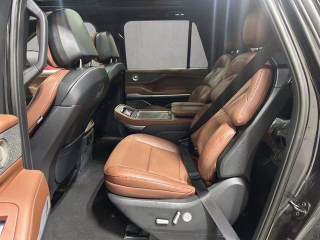 2026 Infinite Black Metallic Clearcoat Lincoln Navigator L Reserve 4X4 SUV