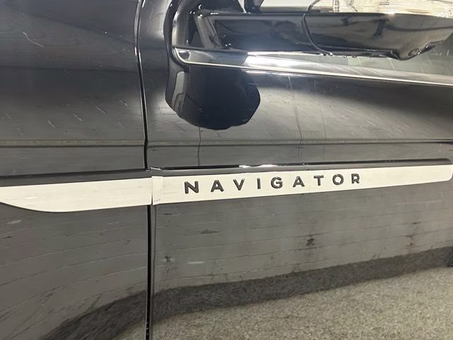 2026 Infinite Black Metallic Clearcoat Lincoln Navigator L Reserve 4X4 SUV