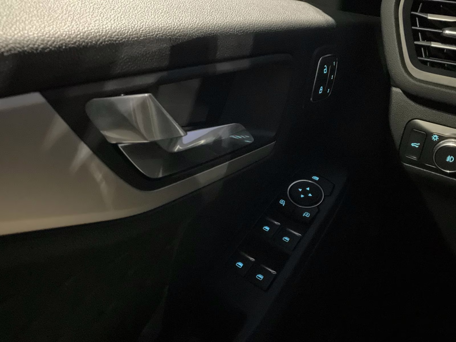 2021 Silver Metallic Ford Escape SE AWD SUV