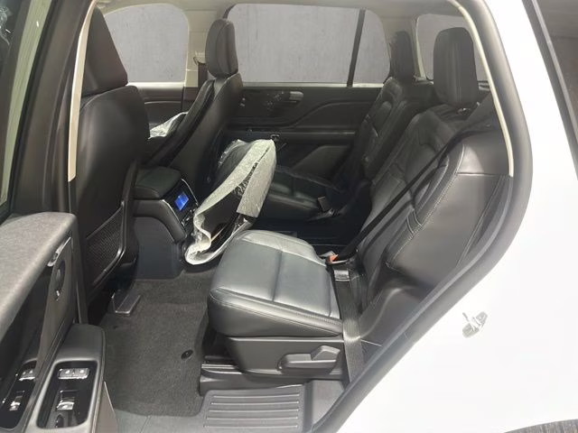 2026 Pristine White Metallic Tri-Coat Lincoln Aviator Reserve AWD SUV