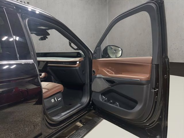 2026 Infinite Black Metallic Clearcoat Lincoln Navigator L Reserve 4X4 SUV