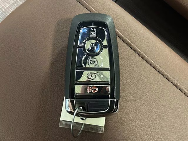 2026 Infinite Black Metallic Clearcoat Lincoln Navigator L Reserve 4X4 SUV