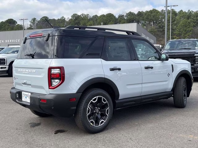 2026 White Metallic Ford Bronco Sport Outer Banks 4X4 SUV