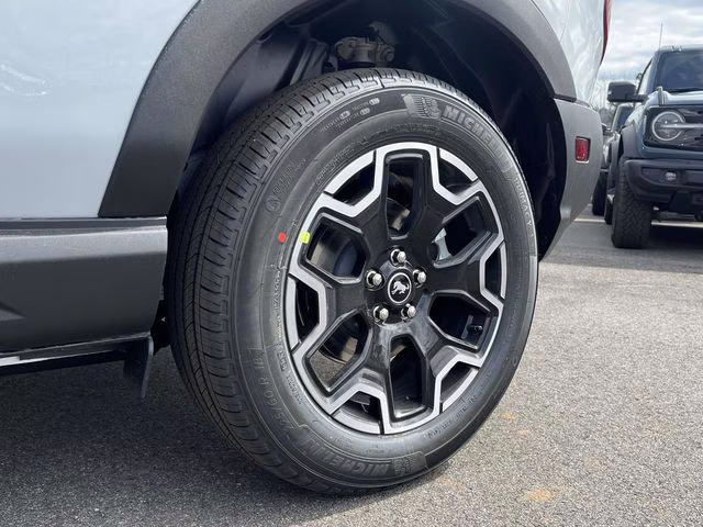 2026 White Metallic Ford Bronco Sport Outer Banks 4X4 SUV