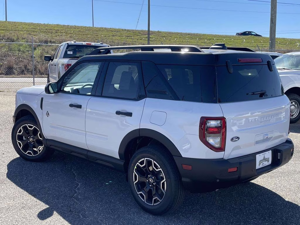 2026 Oxford White Ford Bronco Sport Outer Banks 4X4 SUV